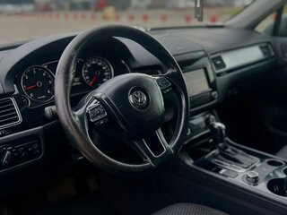 2011 Volkswagen Touareg II, серый, 1690000 рублей, вид 5
