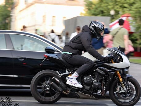 2022 Triumph Speed Triple, белый, 1450000 рублей, вид 2