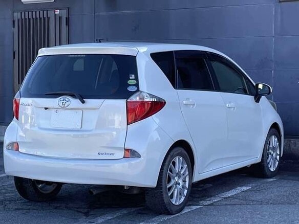2016 Toyota Ractis II, белый, 770000 рублей - вид 3
