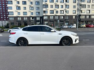2019 Kia Optima IV Рестайлинг, белый, 1880000 рублей, вид 4
