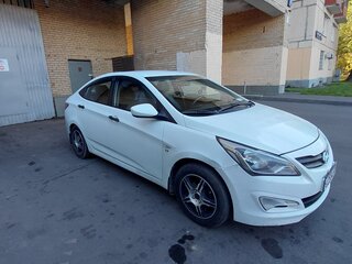 2015 Hyundai Solaris I Рестайлинг, белый, 620000 рублей, вид 2