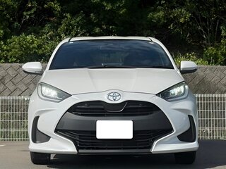 2022 Toyota Yaris IV, белый, 1150000 рублей, вид 1