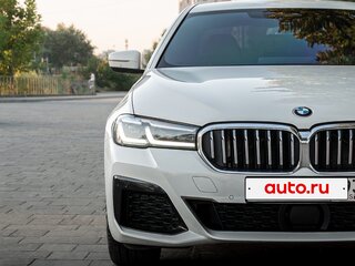 2020 BMW 5 серии 530d xDrive VII (G30/G31/G38) Рестайлинг, белый, 4570000 рублей, вид 3