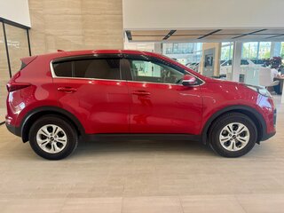 2018 Kia Sportage IV, красный, 1639990 рублей, вид 4