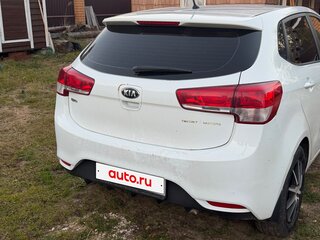 2016 Kia Rio III Рестайлинг, белый, 750000 рублей, вид 3