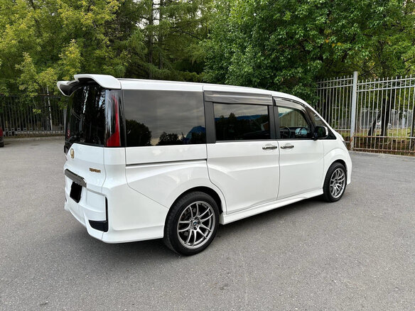 2017 Honda Stepwgn Spada V, белый - вид 4