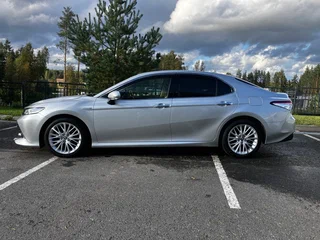 2019 Toyota Camry Japan Market VIII (XV70), серый, 2250000 рублей, вид 3