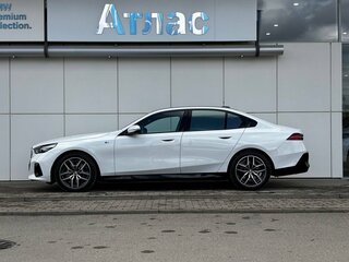 2025 BMW 5 серии 520i VIII (G60/G61/G68), белый, 7790000 рублей, вид 5