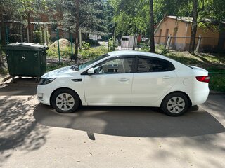 2014 Kia Rio 5-speed III, белый, 620000 рублей, вид 3