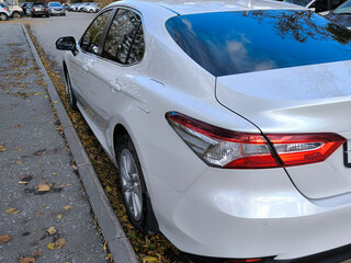 2021 Toyota Camry VIII (XV70) Рестайлинг, белый, 3300000 рублей, вид 4