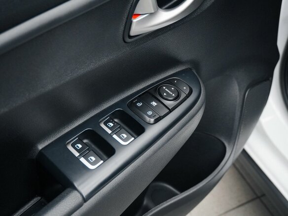 2021 Kia Rio X IV Рестайлинг, белый, 1489000 рублей - вид 10