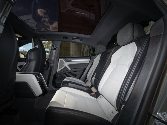 2026 Porsche Cayenne Electric IV, зелёный - вид 23