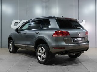2013 Volkswagen Touareg II, серый, 2690000 рублей, вид 2