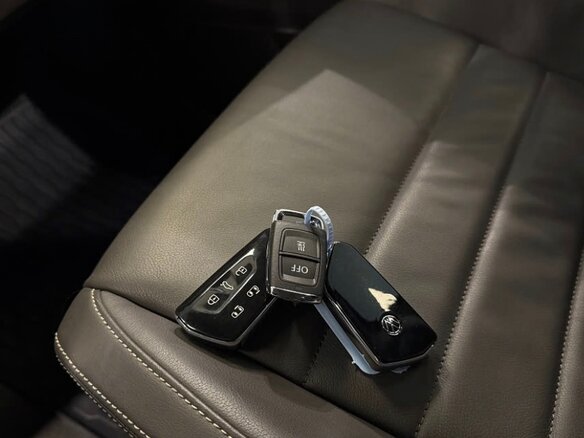 2023 Volkswagen Multivan Long T7, чёрный, 5650000 рублей - вид 24