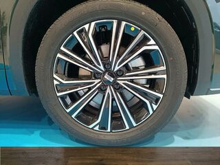2026 Geely EX5 Гибрид EM-R, серый, 3829990 рублей, вид 4