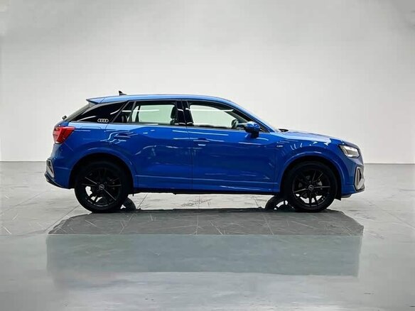 2022 Audi Q2 L 35 TFSI I Рестайлинг, синий, 1660000 рублей - вид 4