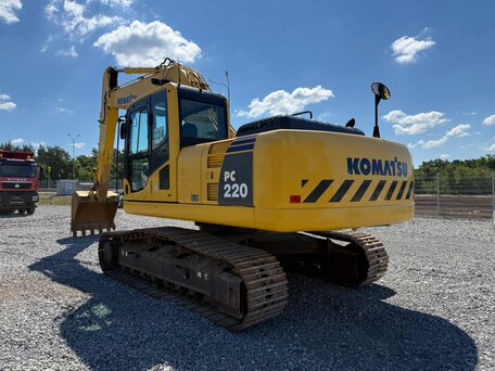 2019 Komatsu PC220-8, жёлтый, 8300000 рублей, вид 4