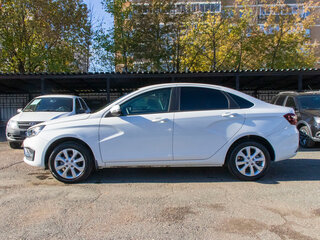 2024 Lada (ВАЗ) Vesta I Рестайлинг (NG), белый, 1389000 рублей, вид 3
