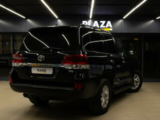 2015 Toyota Land Cruiser 200 Series Рестайлинг 2, чёрный, 4789000 рублей, вид 4
