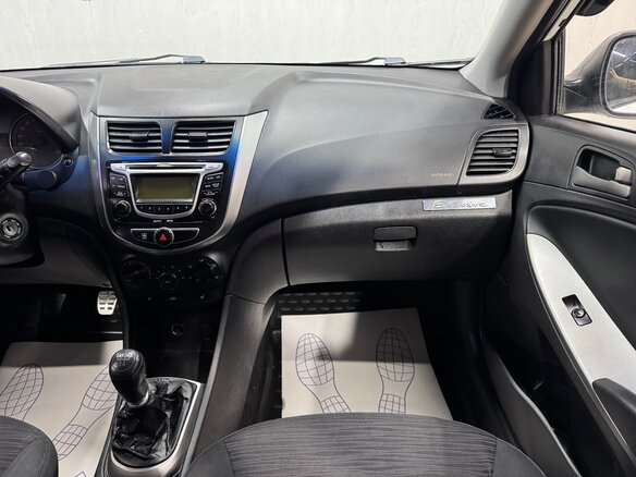 2014 Hyundai Solaris I Рестайлинг, белый, 650000 рублей - вид 11