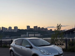 2014 Toyota Aqua I, серебристый, 900000 рублей, вид 5