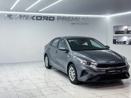2022 Kia Cerato IV Рестайлинг, серый, 2300000 рублей, вид 2
