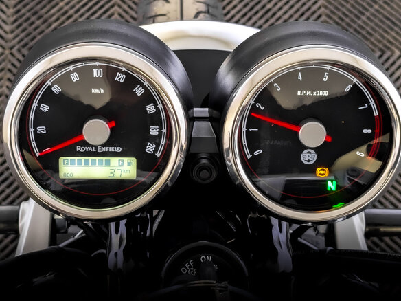 2026 Royal Enfield Interceptor 650, чёрный, 699000 рублей - вид 11