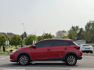 2022 Toyota Yaris IV, красный, 1170005 рублей, вид 4