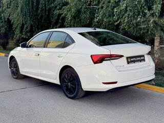 2021 Skoda Octavia IV (A8), белый, 1490000 рублей, вид 4