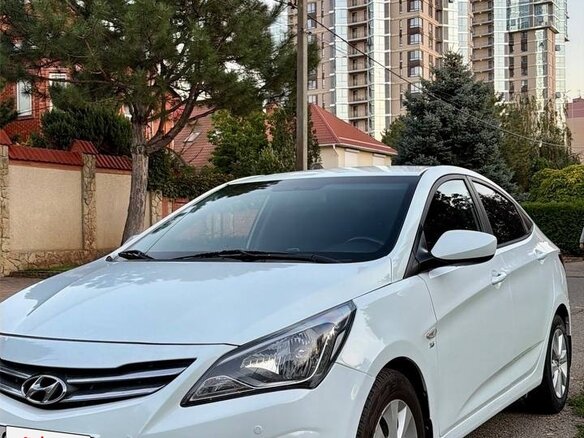 2016 Hyundai Solaris I Рестайлинг, белый, 1100000 рублей