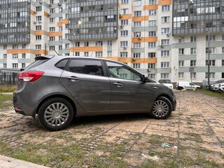 2016 Kia Rio III Рестайлинг, серый, 820000 рублей, вид 3
