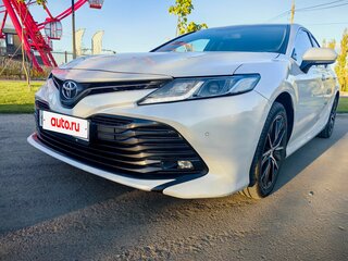 2018 Toyota Camry VIII (XV70), белый, 2650000 рублей, вид 4