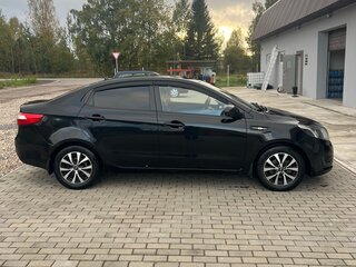 2013 Kia Rio III, чёрный, 650000 рублей, вид 3