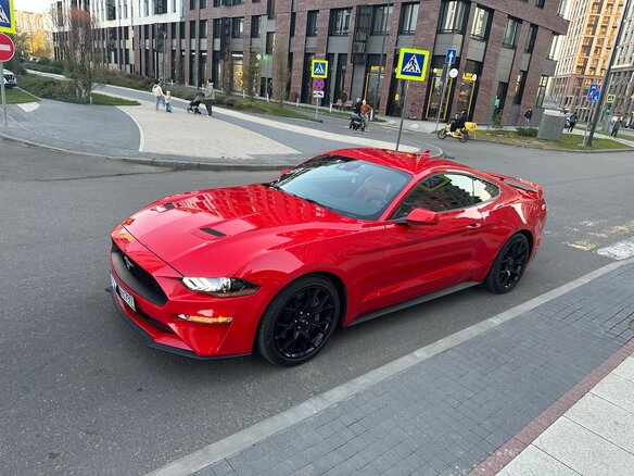 2021 Ford Mustang VI Рестайлинг, красный, 4200000 рублей - вид 5