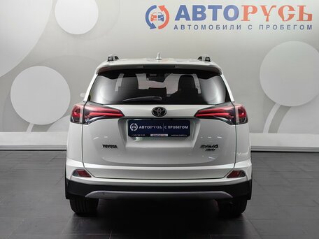 2017 Toyota RAV4 IV (XA40) Рестайлинг, белый, 2818000 рублей, вид 4