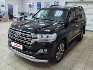 2015 Toyota Land Cruiser 200 Series Рестайлинг 2, белый, 4480000 рублей, вид 1