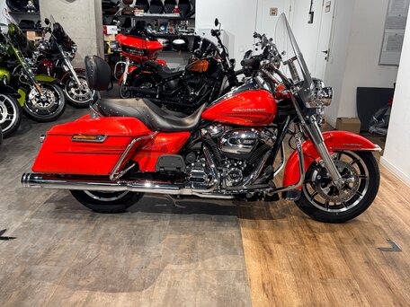 2017 Harley-Davidson Road King, красный, 1899000 рублей, вид 2