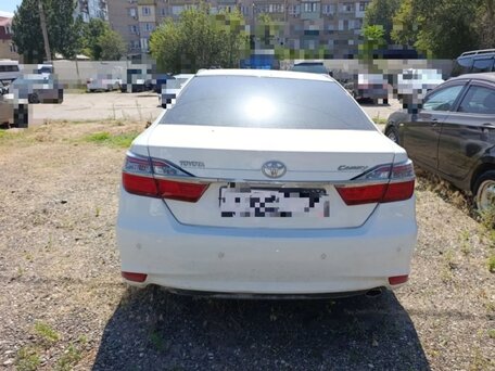 2015 Toyota Camry VII (XV50) Рестайлинг, белый, 1610000 рублей, вид 2
