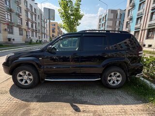 2008 Toyota Land Cruiser Prado 4-speed 120 Series Рестайлинг, чёрный, 2000000 рублей, вид 3