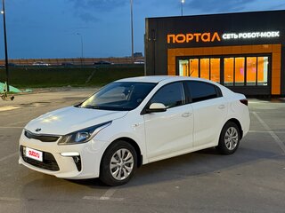 2018 Kia Rio IV, белый, 1249681 рублей, вид 1