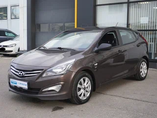 2015 Hyundai Solaris I Рестайлинг, коричневый, 860000 рублей, вид 1