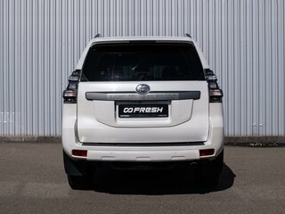 2013 Toyota Land Cruiser Prado 150 Series Рестайлинг 1, белый, 3099000 рублей, вид 4