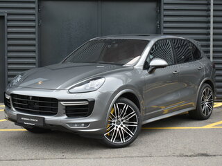 2015 Porsche Cayenne Turbo S II Рестайлинг (958), серый, 4390000 рублей, вид 1