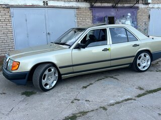 1986 Mercedes-Benz W124 230, зелёный, 900000 рублей, вид 5