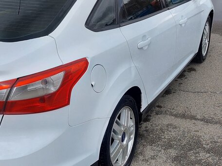 2012 Ford Focus III, белый, вид 3