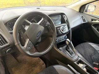2016 Ford Focus III Рестайлинг, серебристый, 1100000 рублей, вид 1