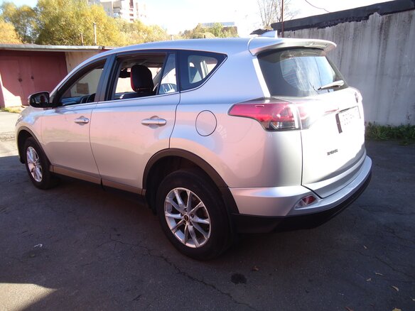 2017 Toyota RAV4 IV (XA40) Рестайлинг, серебристый, 2350000 рублей - вид 4