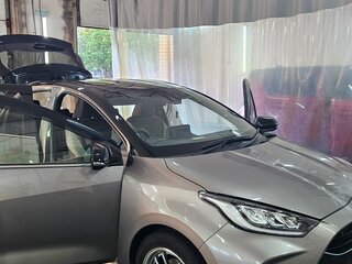 2020 Toyota Yaris IV, серый, 1599000 рублей, вид 1