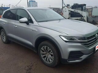 2018 Volkswagen Touareg III, серый, 3900000 рублей, вид 5