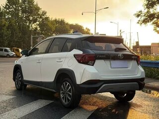 2023 Toyota Yaris L X XP150 Рестайлинг, белый, 1020333 рублей, вид 3
